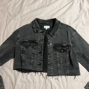 CROPPED BLACK DENIM JACKET
